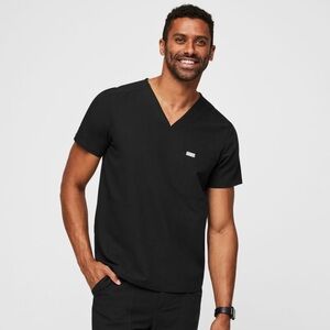 Figs Men’s Chisec Three-Pocket Scrub Top